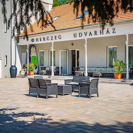 Herczeg Udvarhaz Poroszló 外观 照片
