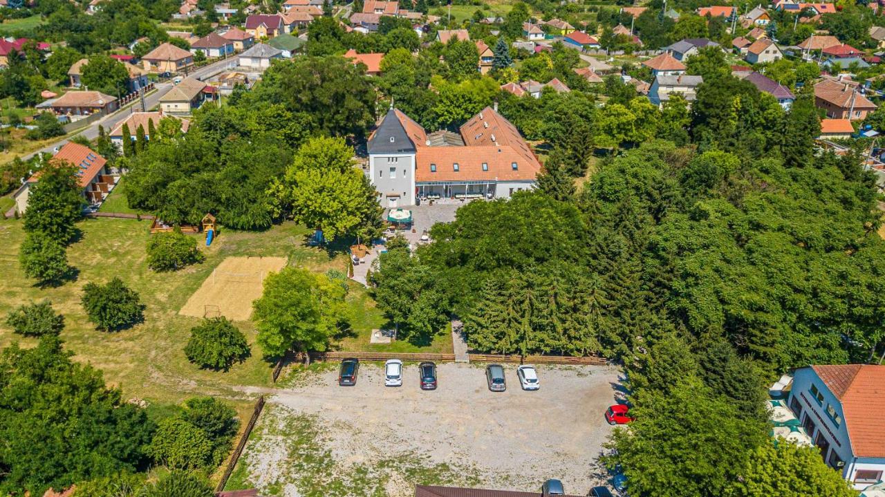 Herczeg Udvarhaz Poroszló 外观 照片