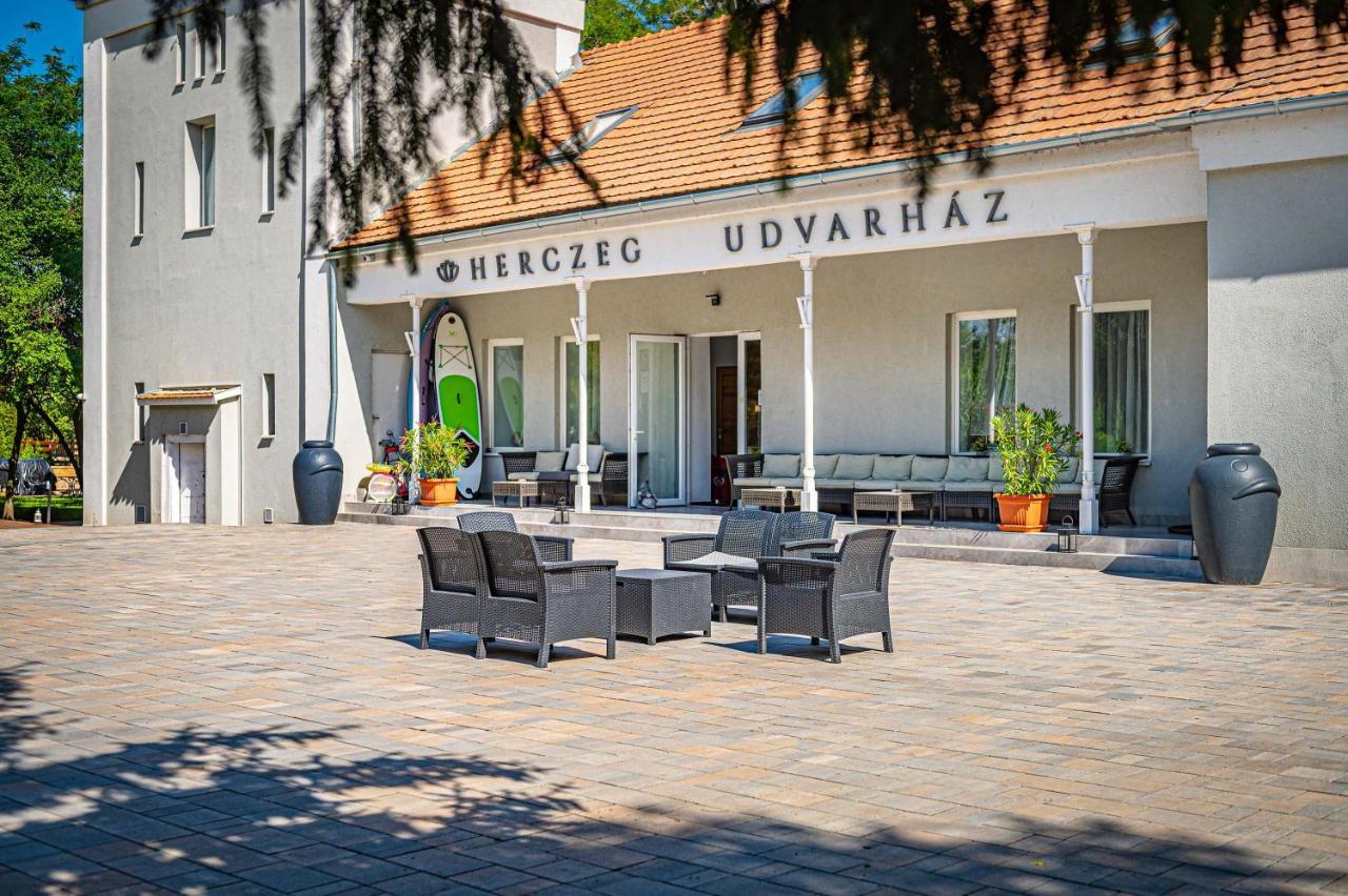 Herczeg Udvarhaz Poroszló 外观 照片