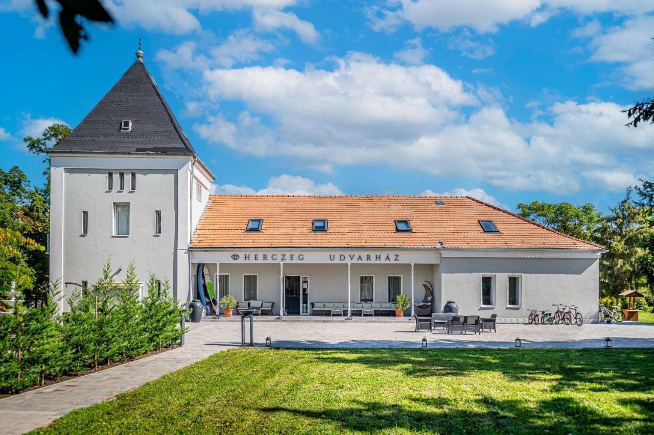 Herczeg Udvarhaz Poroszló 外观 照片