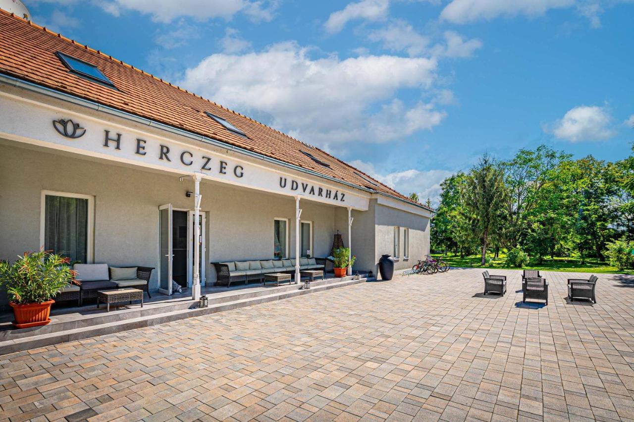Herczeg Udvarhaz Poroszló 外观 照片